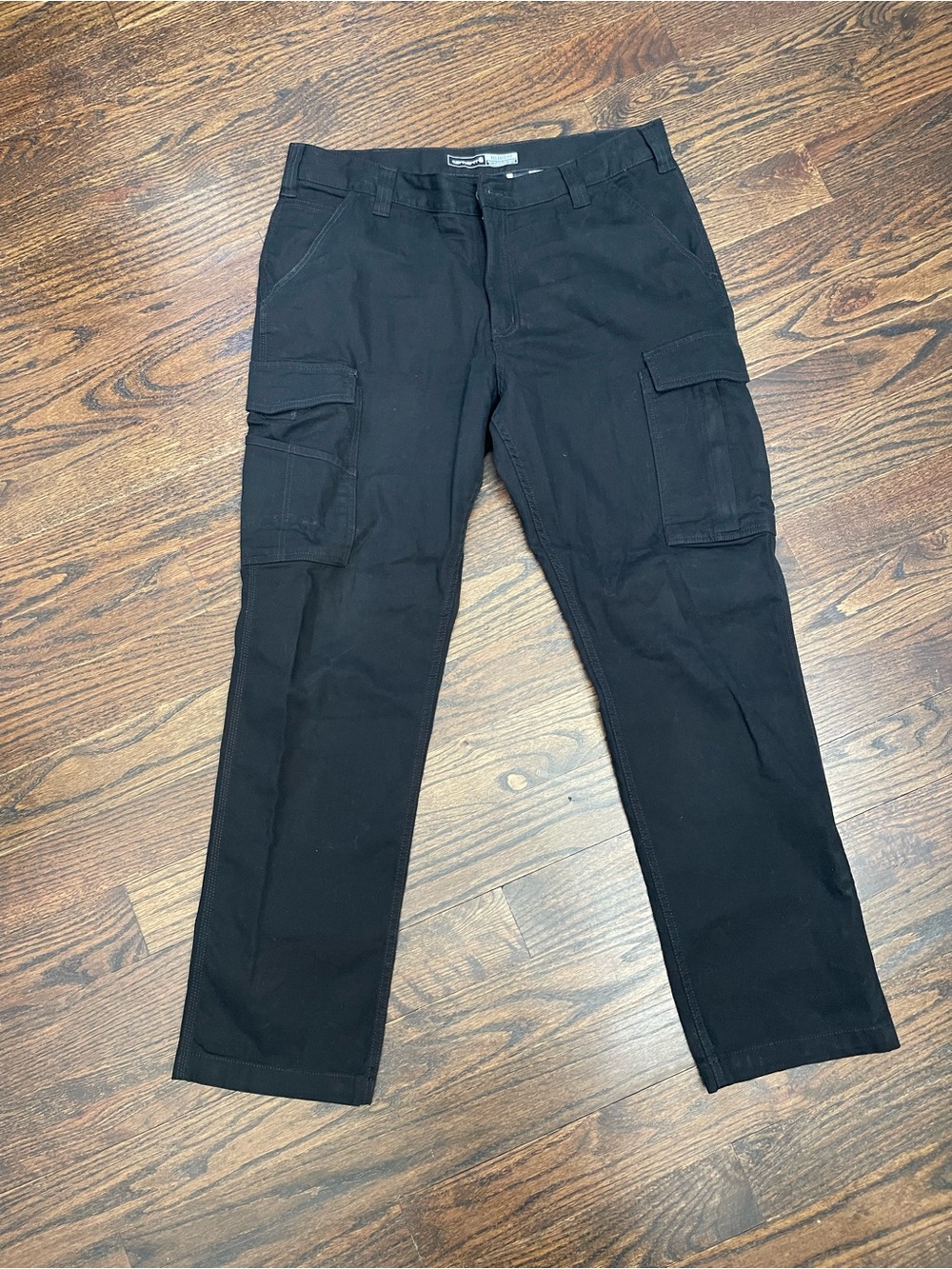 Black relaxed fit carharrt utility Cargo Pants Size 36x32. New without tags